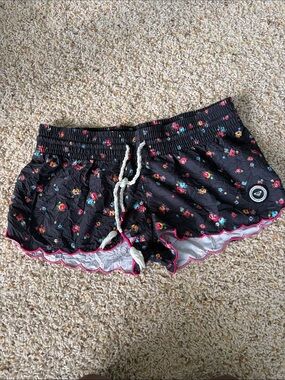 Roxy Black Floral Scallop-Trim board Shorts with Pink Trim